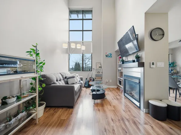 10866 City Pkwy #416, Surrey, BC V3T 5W9