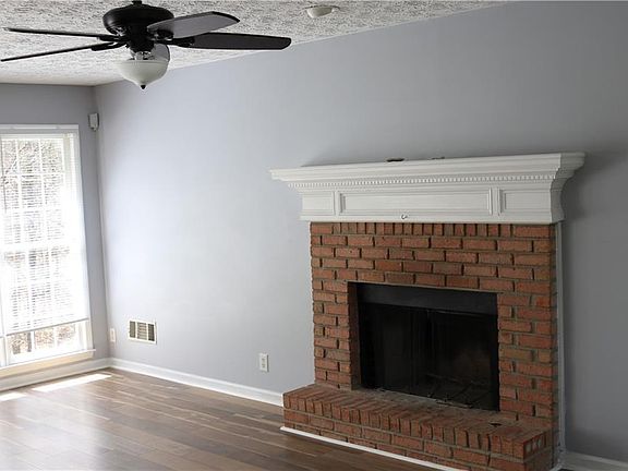 3rd image of 3950 Willowmeade Dr