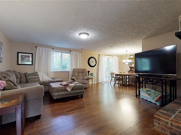5th image of 4220 Clayburn Dr