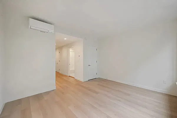 Living room, photo 1