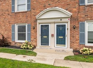 5706 York Dr, Lyndhurst, OH 44124