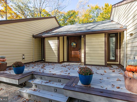 3rd image of 9337 Green Arbor Dr