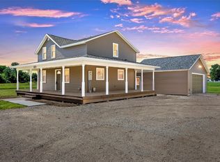 1003 2nd St, Palo, IA 52324