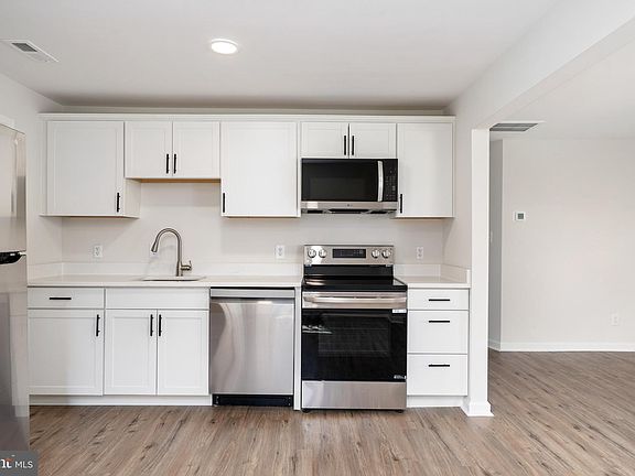 3rd image of 219 Mayfield Ave