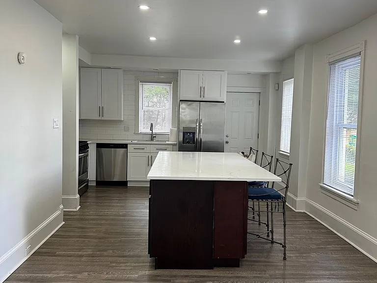 482 Martin St — Photo 11