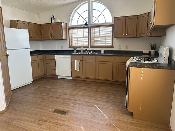 3rd image of 300 E Main St