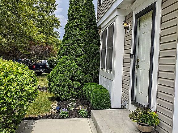 3rd image of 3224 Paradise Ave