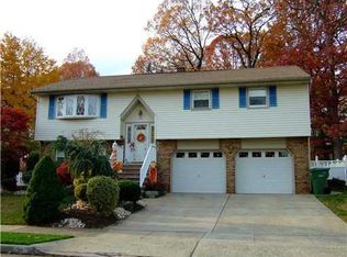 23 Louise Rd, Edison, NJ 08817
