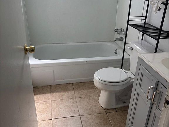 4th image of 19024 Riverview St