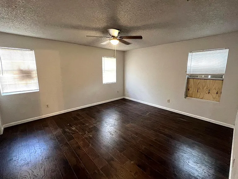 6327 Goforth St — Photo 8