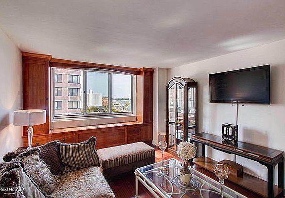 3rd image of 345 E 93rd St APT 10B
