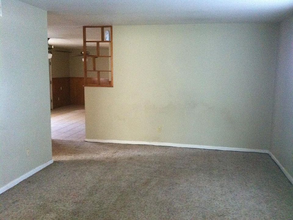 2nd image of 4827 45th St