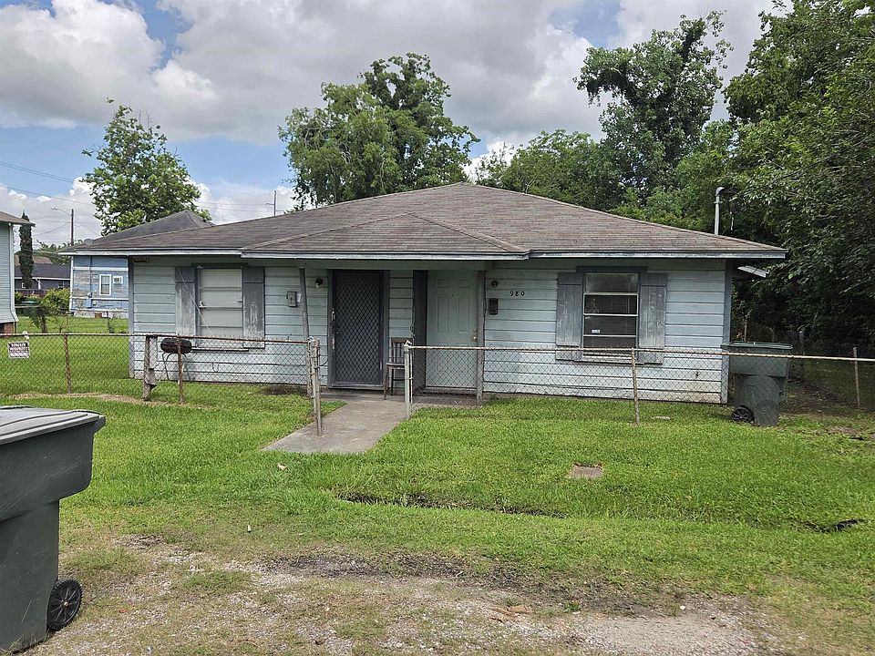 2nd image of 1385 Long St