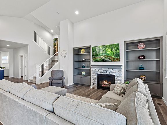 5th image of 2655 N Allenby Ln