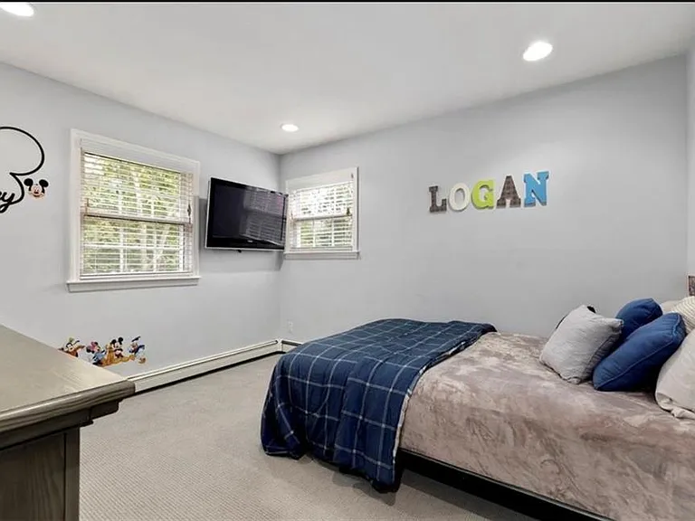 240 Plainview Rd — Photo 6