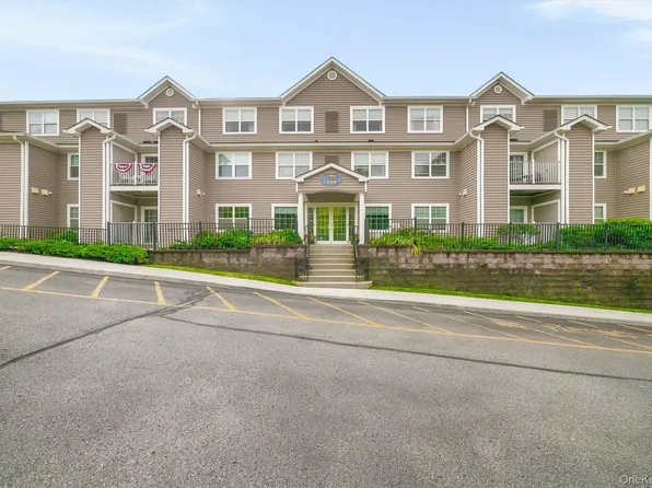 100 Woodcrest Lane #124, Mount Kisco, NY 10549