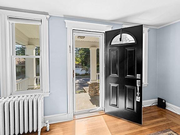3rd image of 11 White St
