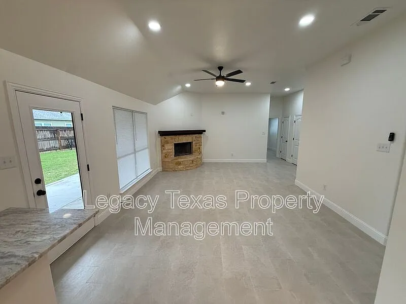 Building Photo - 3802 Juniper Ct