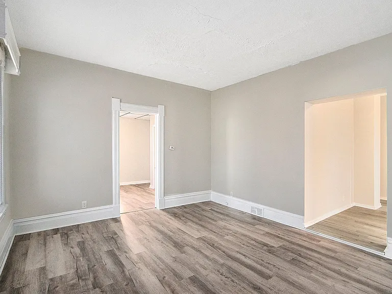 1703 S Park St — Photo 15