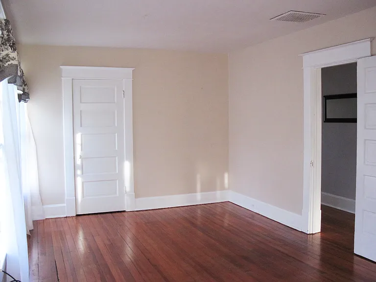 extra large living/bedroom--doorway to hallway