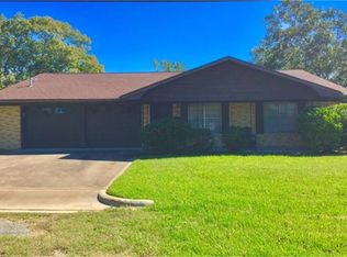 1110 Upton Ave, Schulenburg, TX 78956