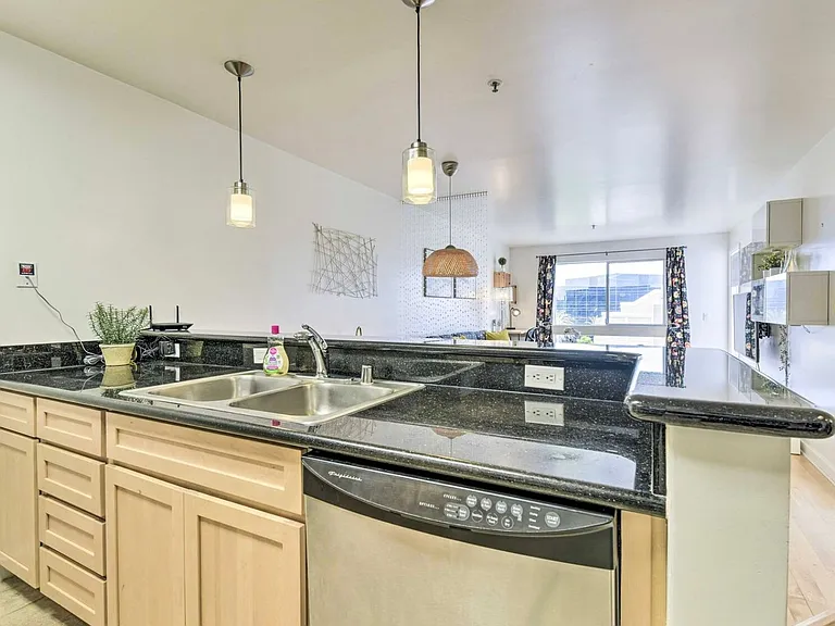 6400 Christie Ave #5401 — Photo 31