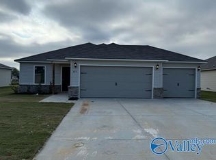 205 Clear Creek Dr, Decatur, AL 35603