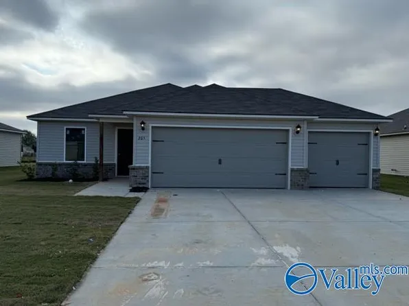 205 Clear Creek Dr, Decatur, AL 35603