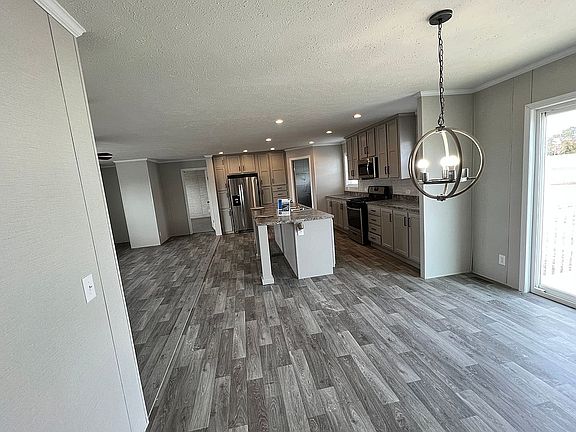 4th image of 6073 Lakeview N