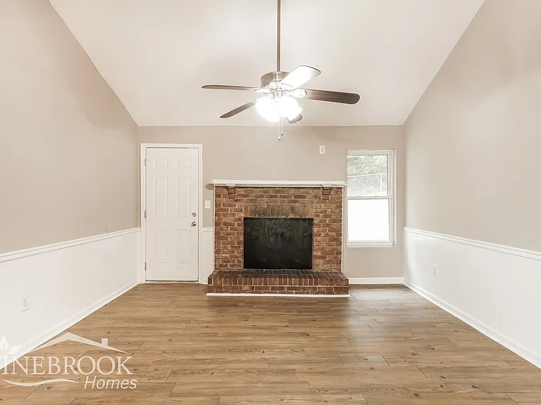 2315 Rutherford Ave — Photo 4