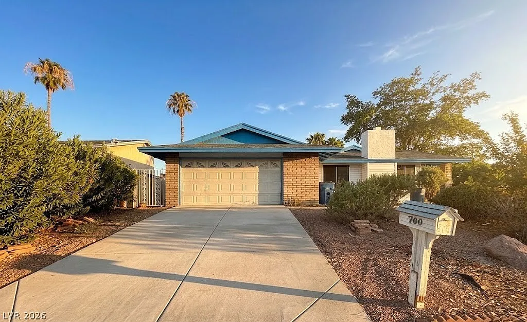 3 bed, 2.0 bath, 1613 sqft, $1,840 — Photo 1