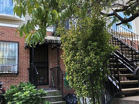 3rd image of 592 Saint Marys St