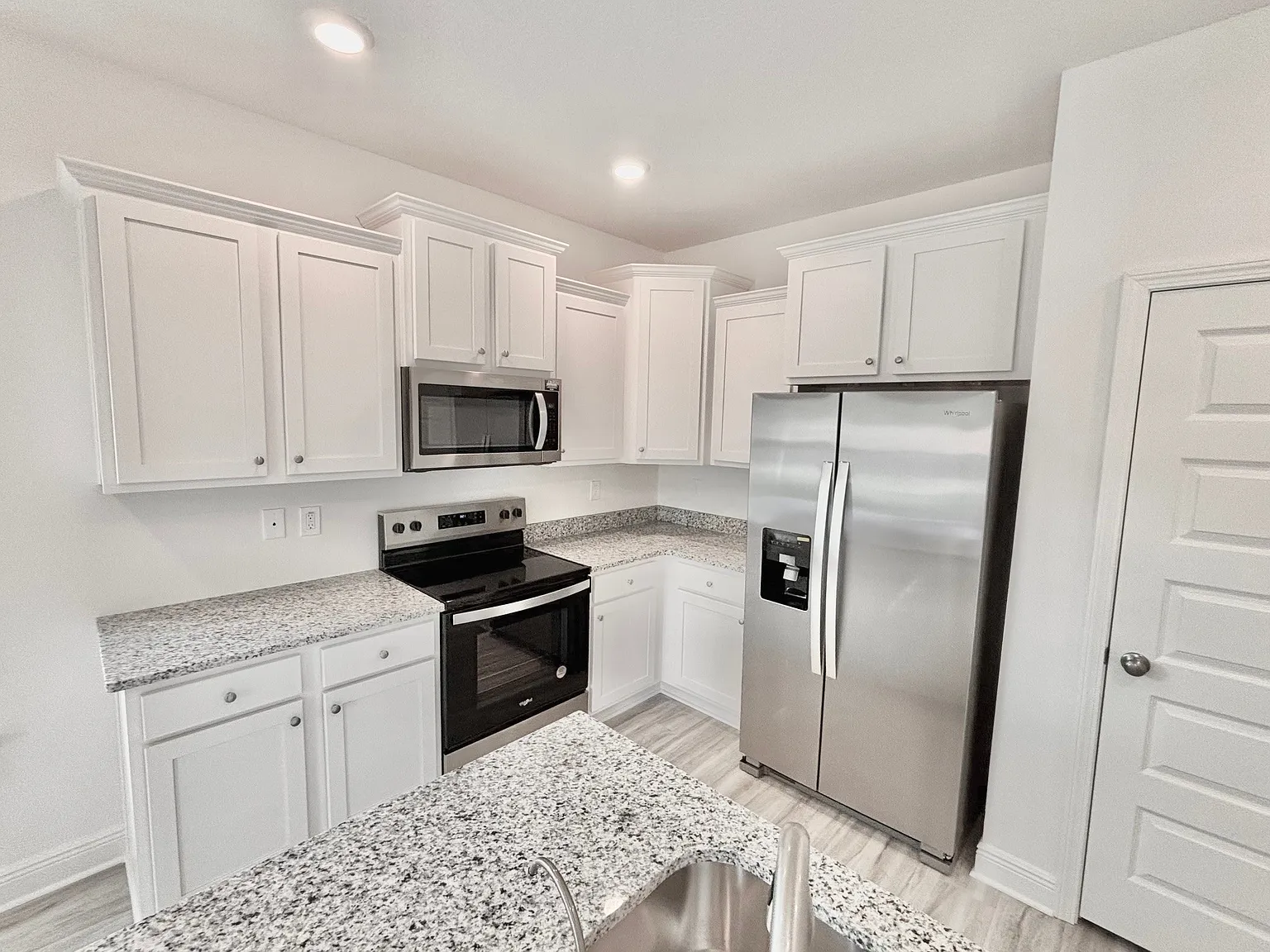 115 Phoenix St — Photo 3