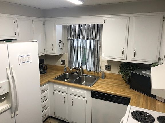 4th image of 3922 M Ave