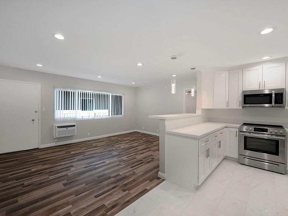 1st image of 15210 Sherman Way #12