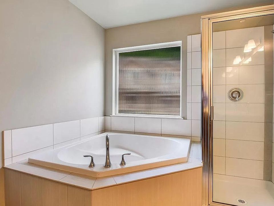 Master Bathroom Corner Tub