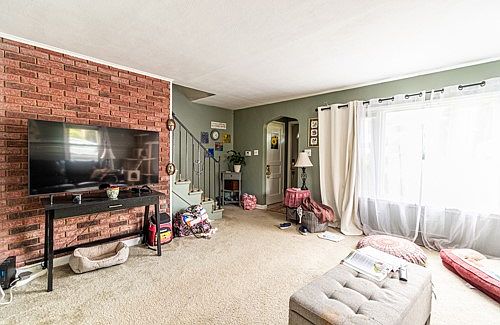 2nd image of 124-126 Deshon Ct