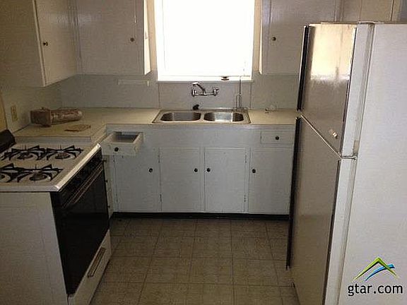 5th image of 906 S Blackwell Ave #1