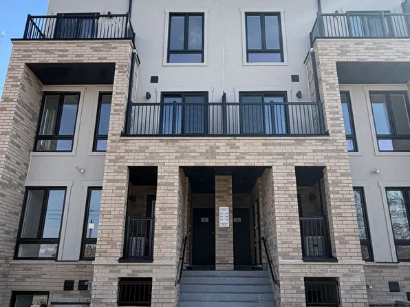 51 Jefferson Side Rd #103, Richmond Hill, ON L4E 1M1