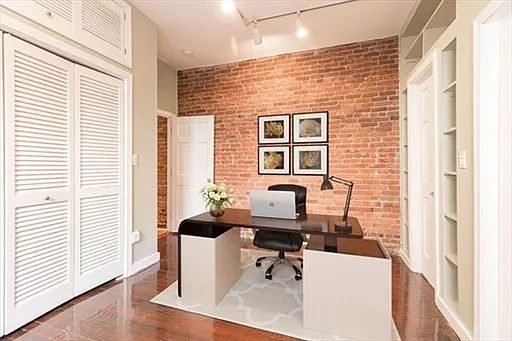 2 bed, 1.0 bath, 1190 sqft, $4,850 — Photo 3
