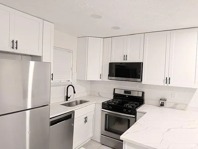 5891 Sheldon Ct - Apt C — Photo 3