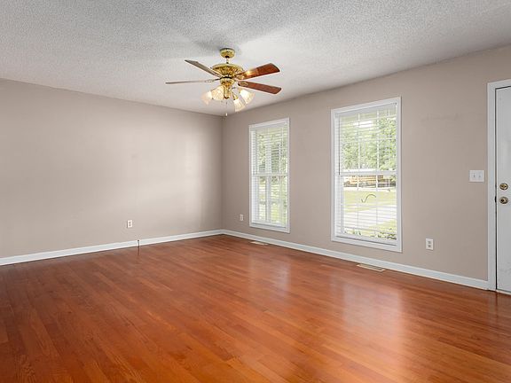 5th image of 102 Shoals Paradise Dr