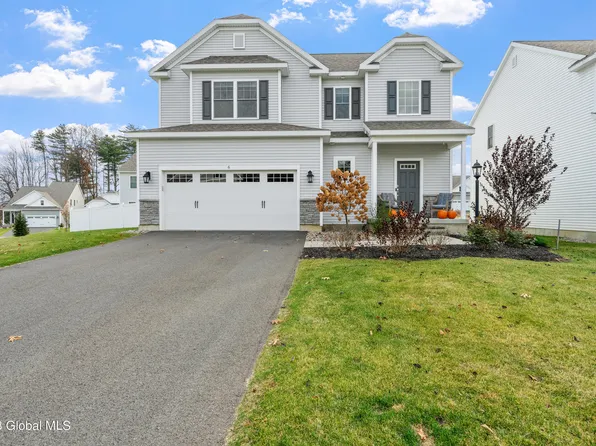 6 Bradley Circle, Halfmoon, NY 12065
