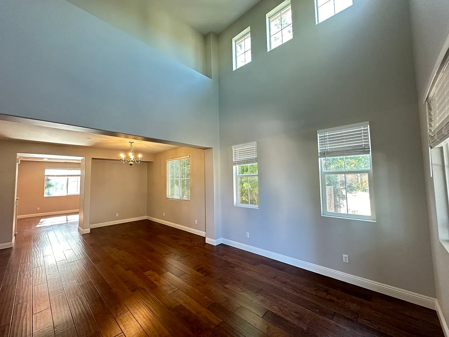 4 bed, 2.5 bath, 2476 sqft, $3,600 — Photo 3