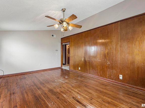 4th image of 16815 10th Ave N