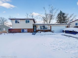 5423 Mikewood Dr, Waterford, MI 48327