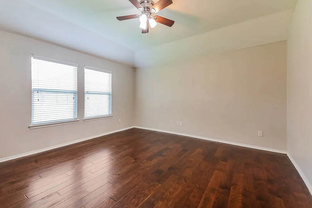4 bed, 2.0 bath, 1832 sqft, $1,675 — Photo 4