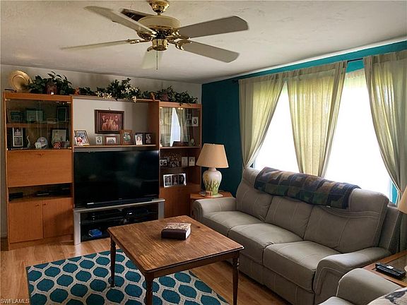 3rd image of 2211 SE 10th St