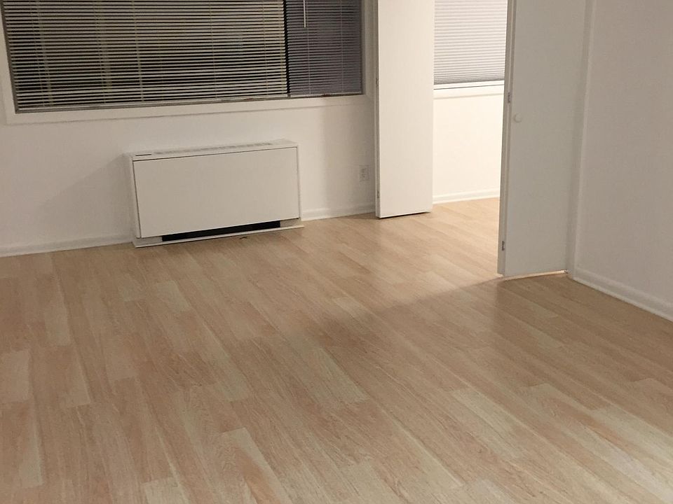 living area, entrance to bedroom