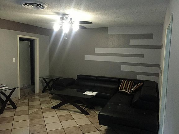 3rd image of 2302 Meadow Ln